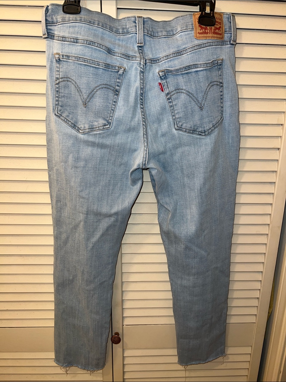 Levi's Women's Light Blue High-Rise Straight Cropped leg Jeans